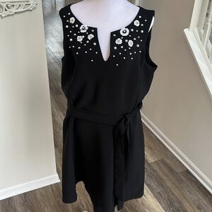 ROZ & ALI Sleeveless Sheath black dress Faux Pearl & beaded flowers Size 16 NWT